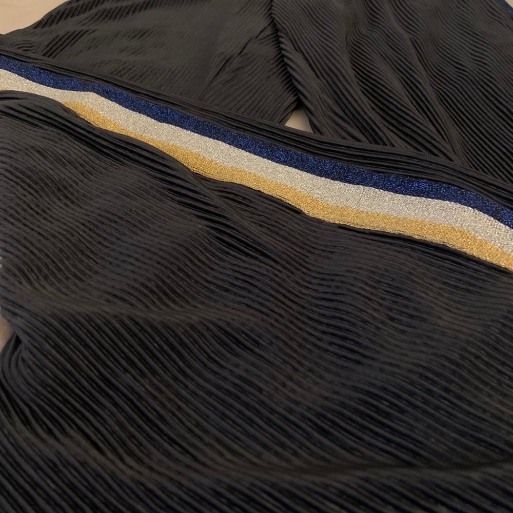 Loose slacks - Picture 3 of 5